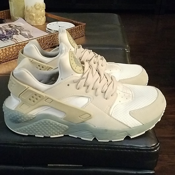 Nike Shoes - Nike air huarache